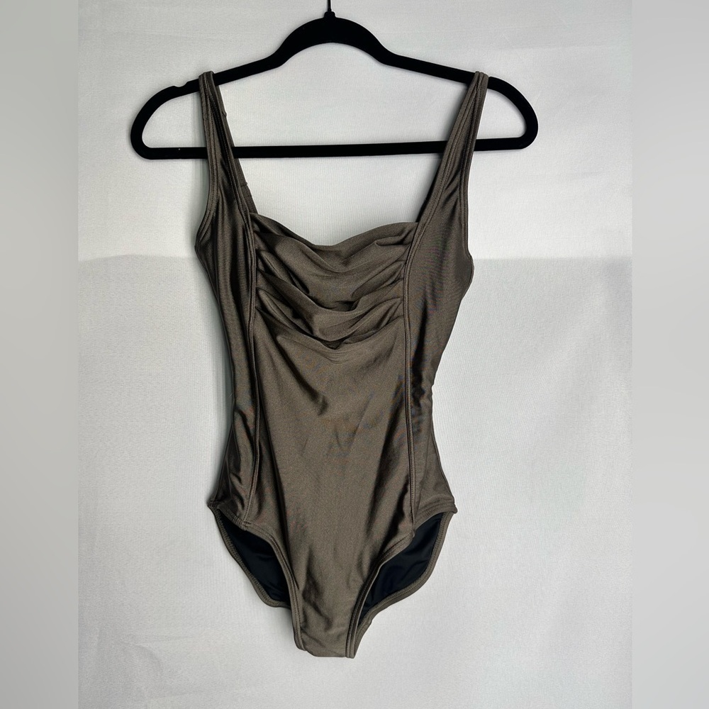 Calvin Klein Elegant  One-Piece Swimsuit size 4 pre owned Exellent condition